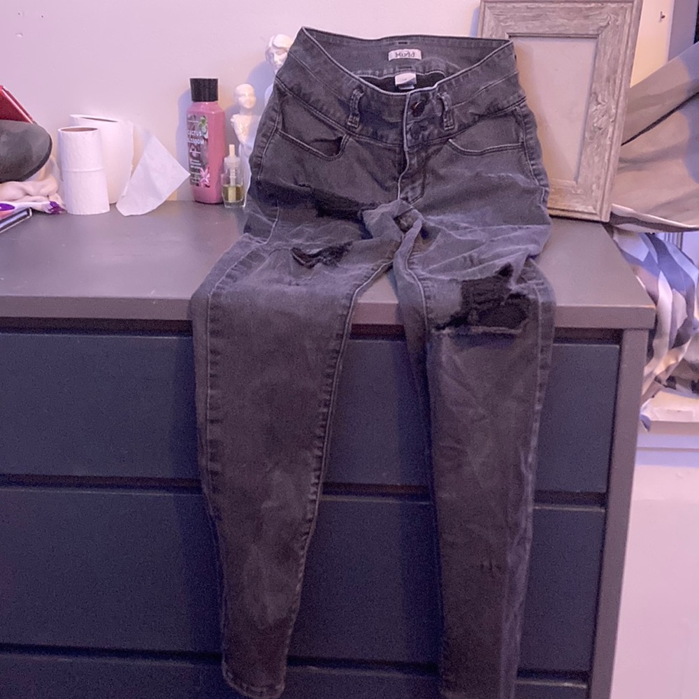 I’m selling ripped jeans they are from mud